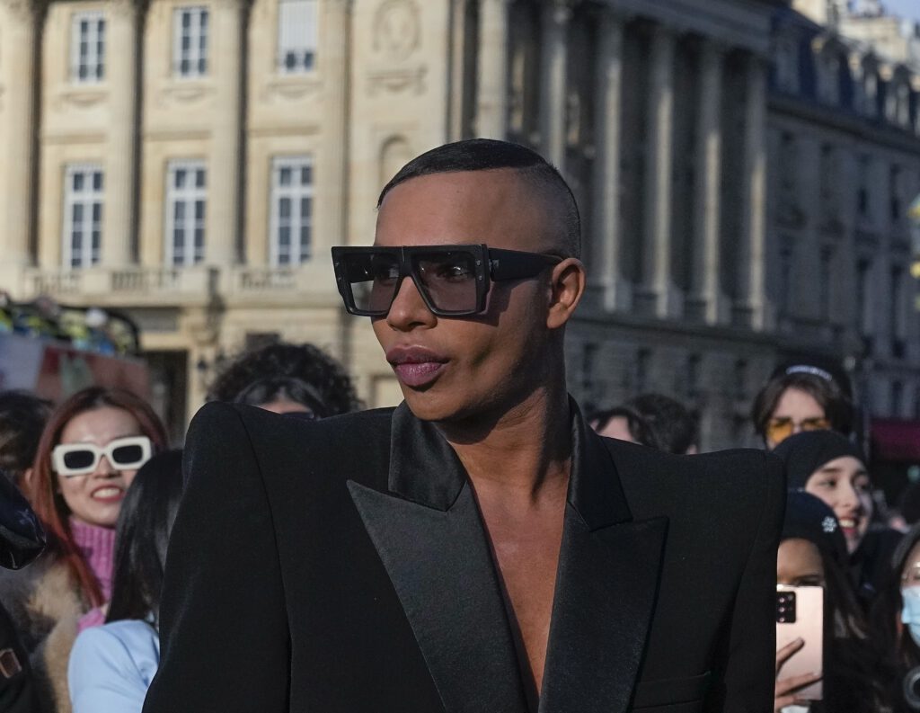 Balmain overvallen van Paris Fashion Week looks