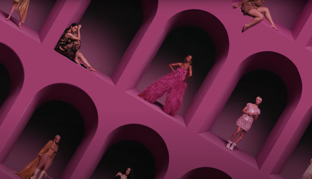 Victorias Secret opnieuw onder vuur door imitatie Rihannas Fenty x Savage show