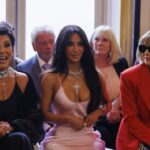 Anna Wintour negeert Kim Kardashian compleet bij Victoria Beckham show 1024x715